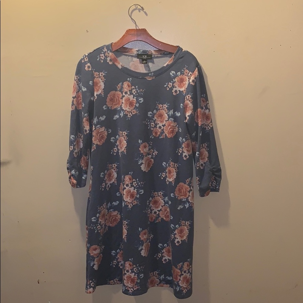 AGB floral dress w/ pockets